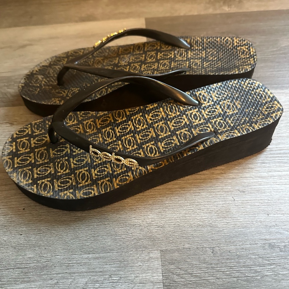 Bebe Black Sandals with Classic Design - Picture 2 of 8